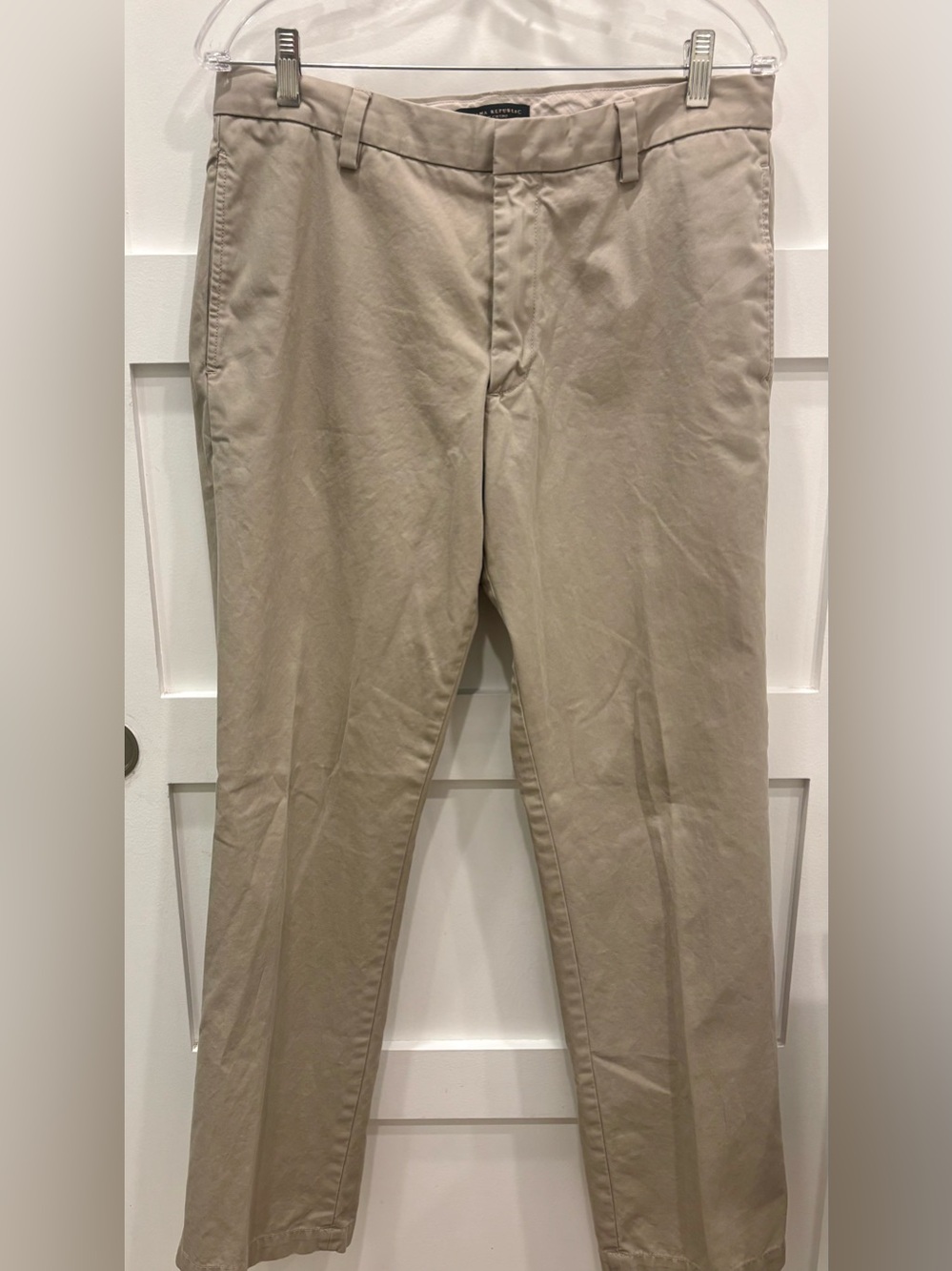 Banana Republic Men's Gavin Chino Pants in Light Khaki Tan